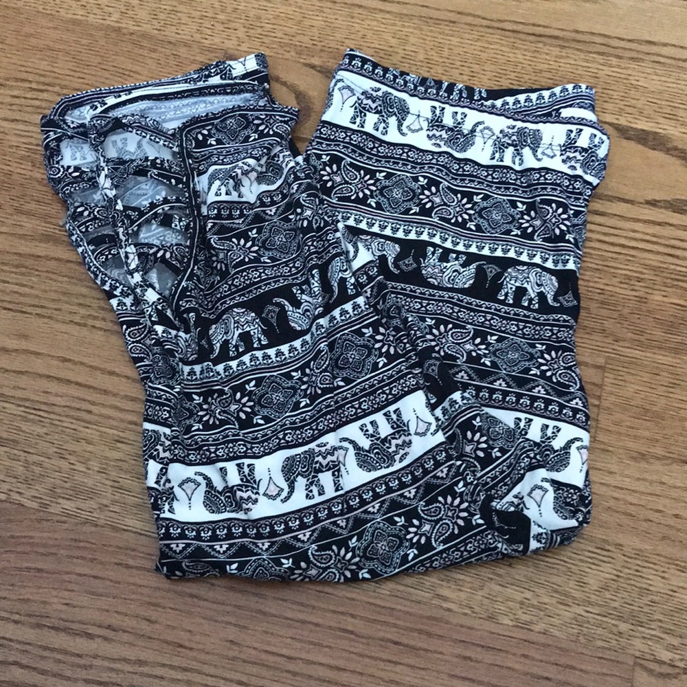 Cute Elephant 🐘 Capri Leggings
